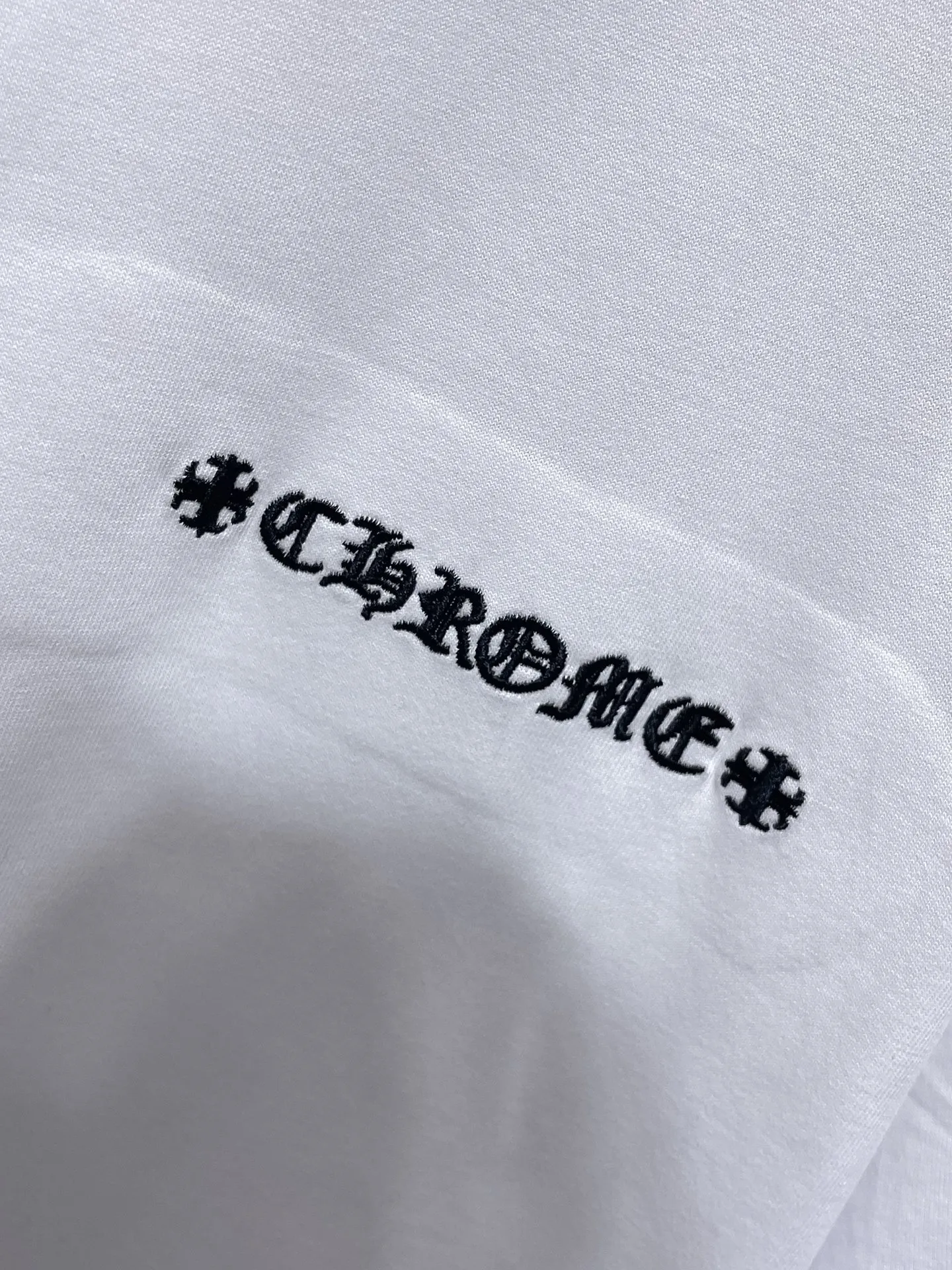 P150 new Chrome Hearts 25ss worn model for summer! High-weight, environmentally friendly and high-quality top-quality fabric 280g Crow contrast graffiti frayed embroidered short sleeves. Counter synchronization. 1:1 replica version. Recommended colors: black, white, gray. Size: S, M, L, XL